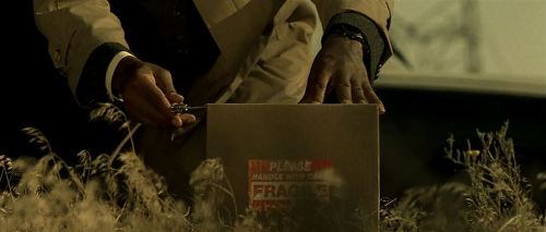 Seven Paltrow box Morgan Freeman opening box in "Se7en"