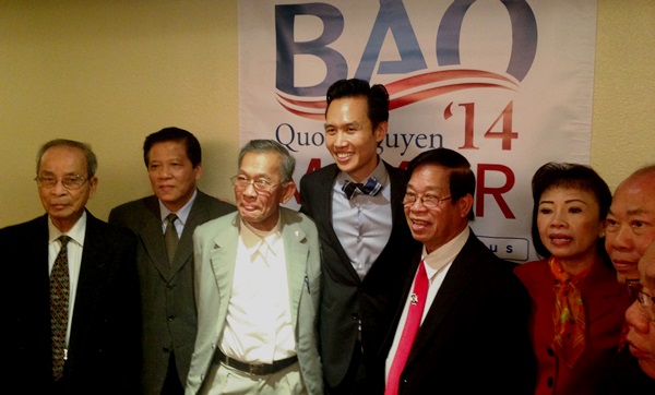 Bao with Viet community members