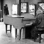 piano player