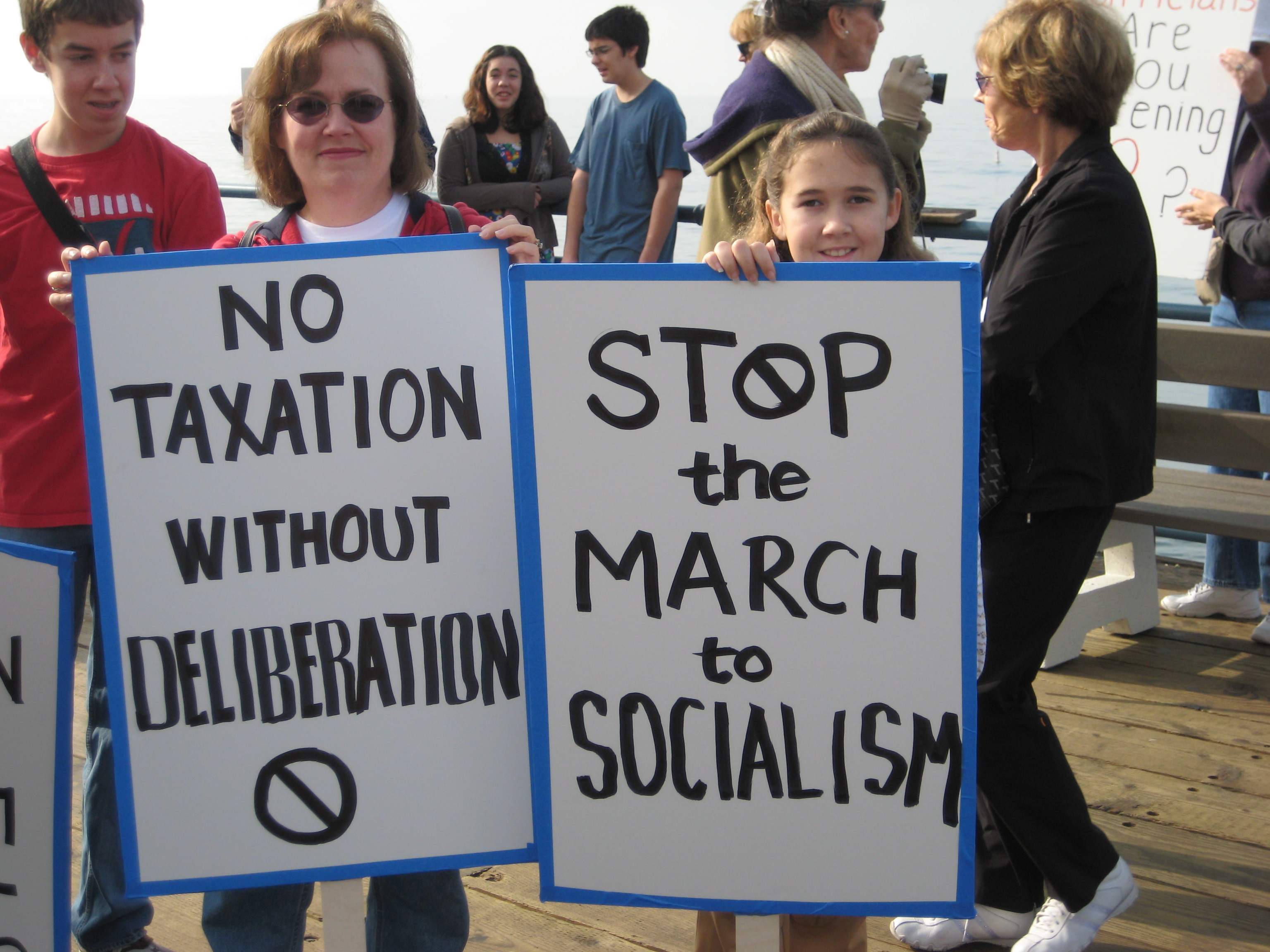 Tax day came and with business slow thought turned to the rumored Tea Party protests.  Time and location in relation to my downtown LA work venue pointed to the Santa […]