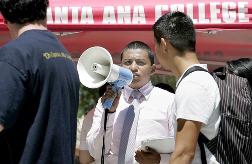(Santa Ana College student body President Alex Flores, center, tries to get students to contribute funds.  Picture courtesy of the L.A. Times) Are Santa Ana’s residents becoming Libertarians?  About 500 […]