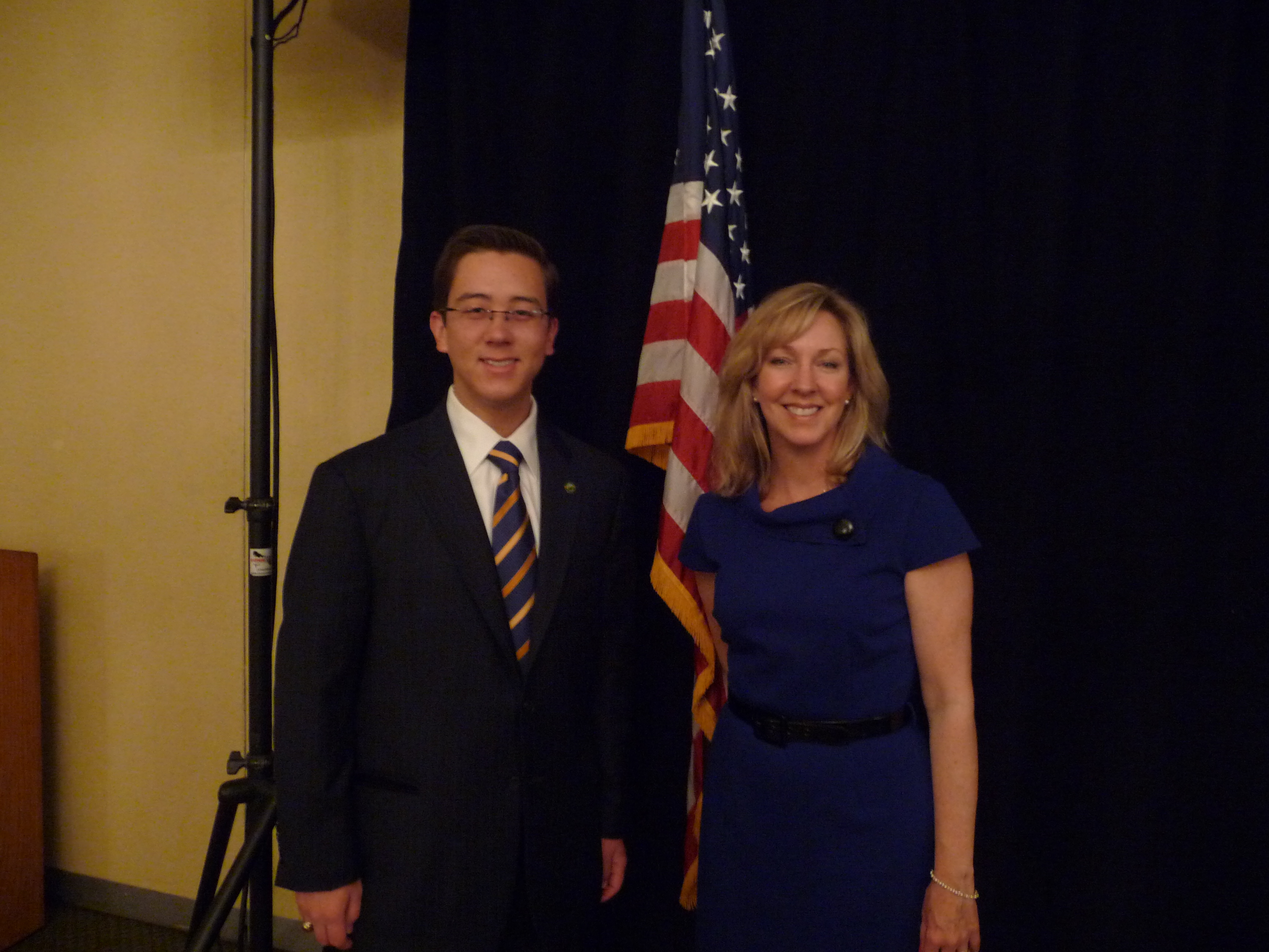 At 1 p.m. today candidate for governor Steve Poizner made a campaign stop in Laguna Hills in south Orange County that was attended by over 100 supporters. Villa Park council […]