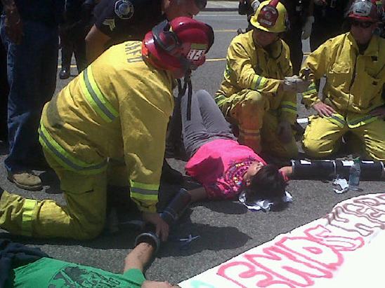 Santa Ana students engaged in a civil disobedience action with the purpose of shutting down all activity in the Santa Ana Federal Detention Center, today. At 10 am eight students […]