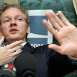 {Dat foo loogs lig DJ Qualls from “The New Guy” maing!} The ‘Hero Worship’ frenzy over Wikileaks founder Julian Assange is crystallizing in many ways including becoming the top vote […]