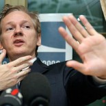 {Dat foo loogs lig DJ Qualls from “The New Guy” maing!} The ‘Hero Worship’ frenzy over Wikileaks founder Julian Assange is crystallizing in many ways including becoming the top vote […]